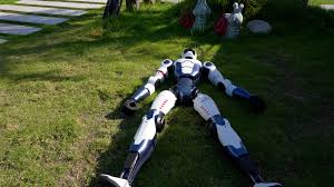 Another user responded that they have to charge it daily just to see backflips or get a gymnastics coach. Although, how long the battery lasts depends heavily on what the robot is doing. But it is still less than G1 (2 hours) and Tesla’s Optimus (8–10 hours). 